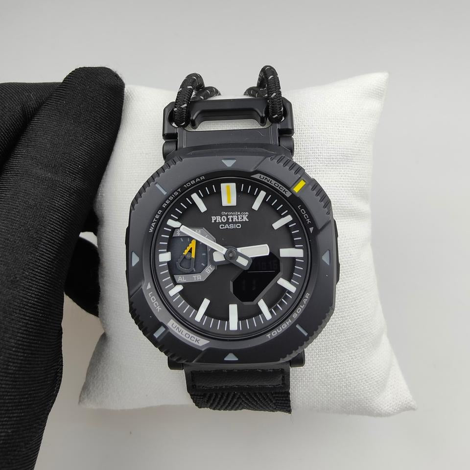 Premium Outdoor Style Analog-Digital Sports Watch Rugged Black Dial with Dual Display