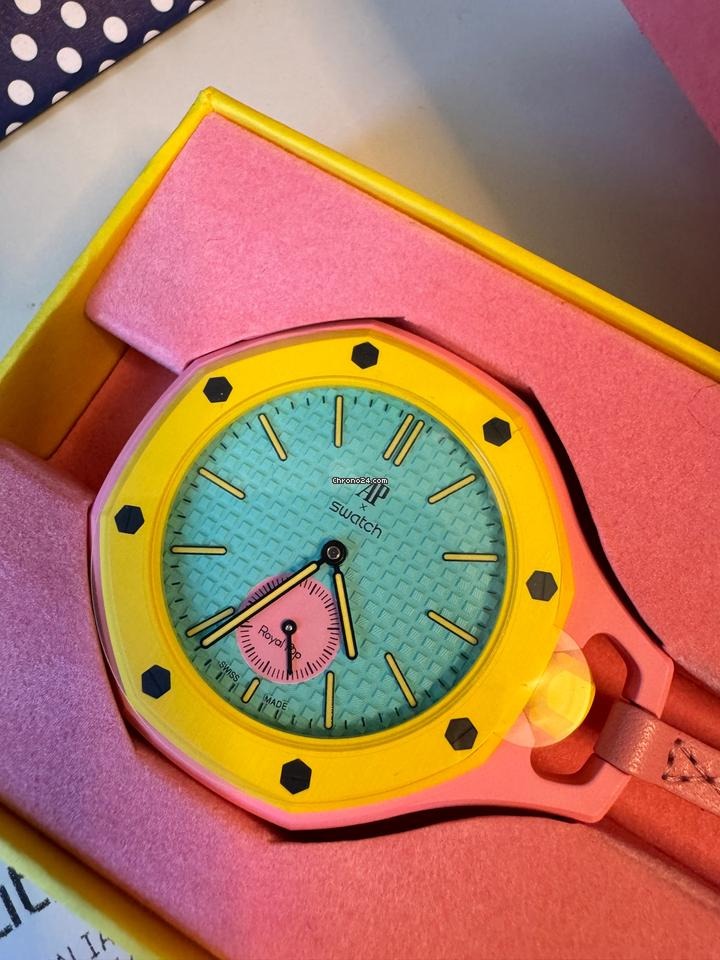 Premium Color Pop Analog Watch for Men & Women Stylish Designer Dial with Soft Strap
